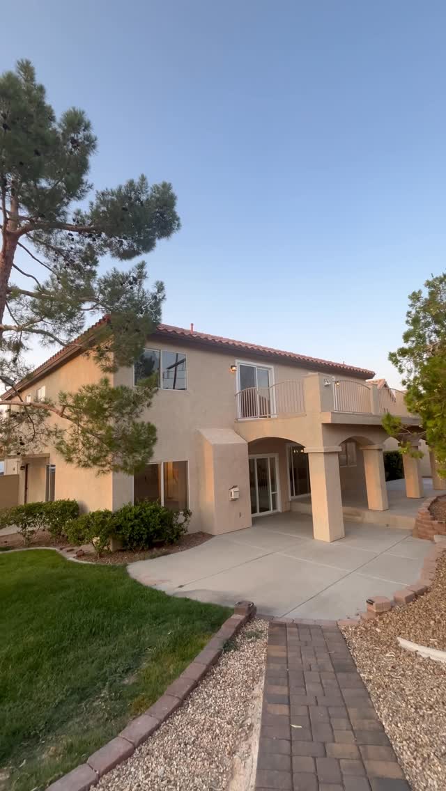 Silverado Ranch home with a detached casita on a 0.30-acre lot — video tour